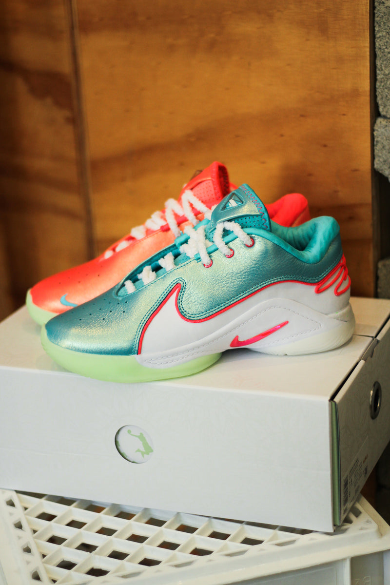 LEBRON XXII "LIMELIGHT"
