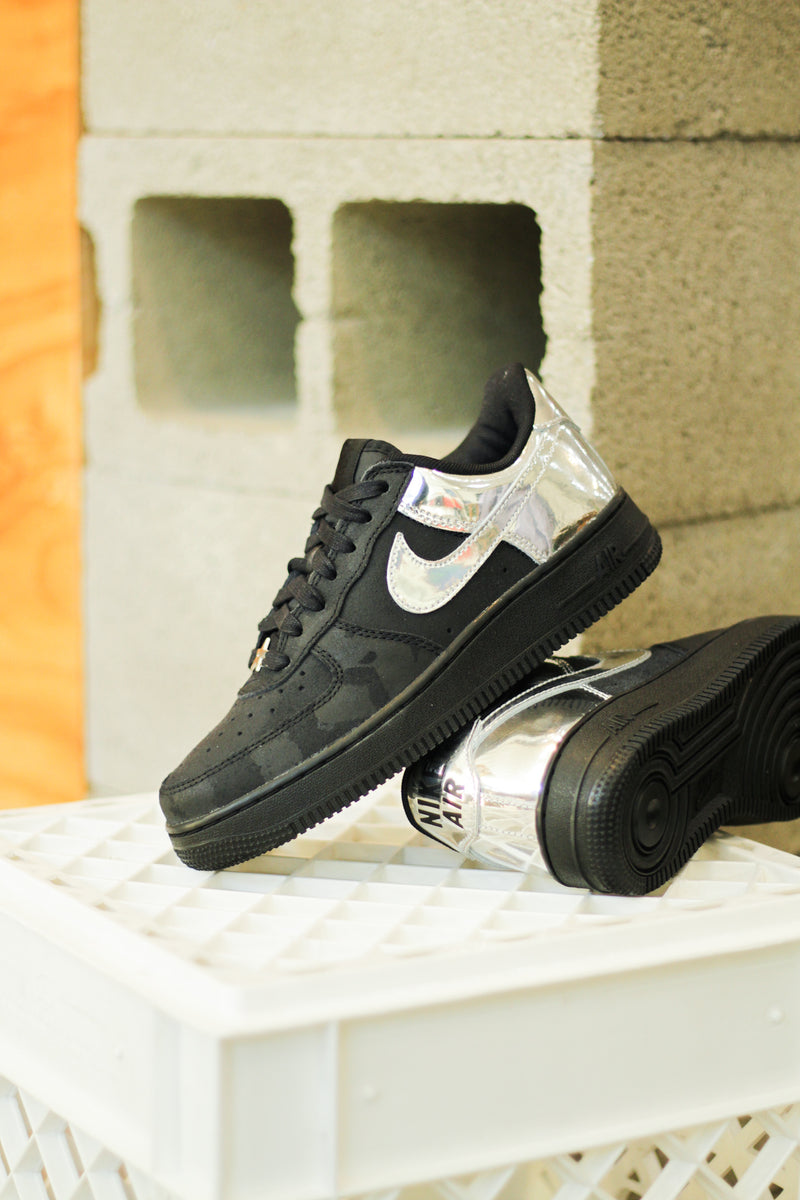 AIR FORCE 1 LOW RETRO "BLACK/CHROME"