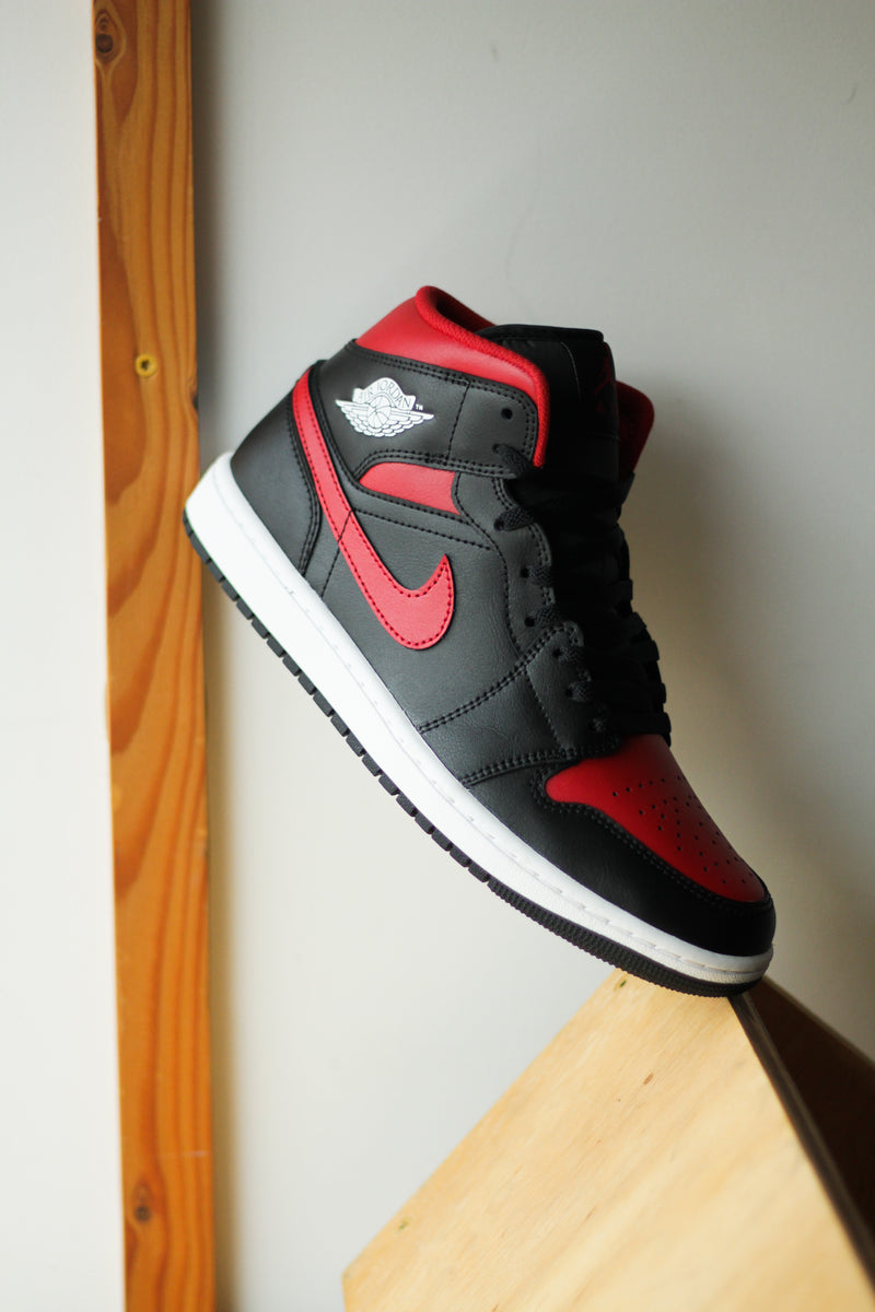 AIR JORDAN 1 MID "VARSITY RED"