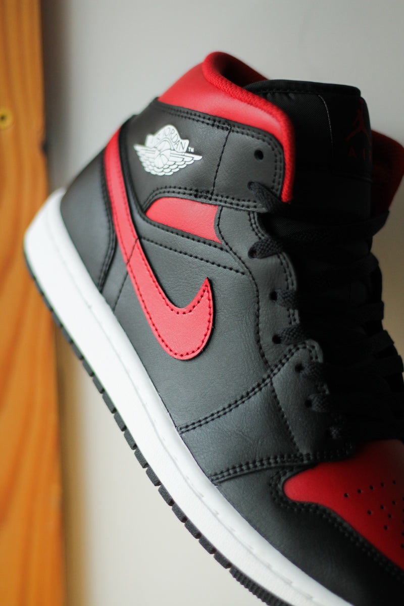 AIR JORDAN 1 MID "VARSITY RED"