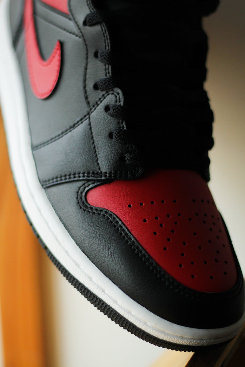 AIR JORDAN 1 MID "VARSITY RED"