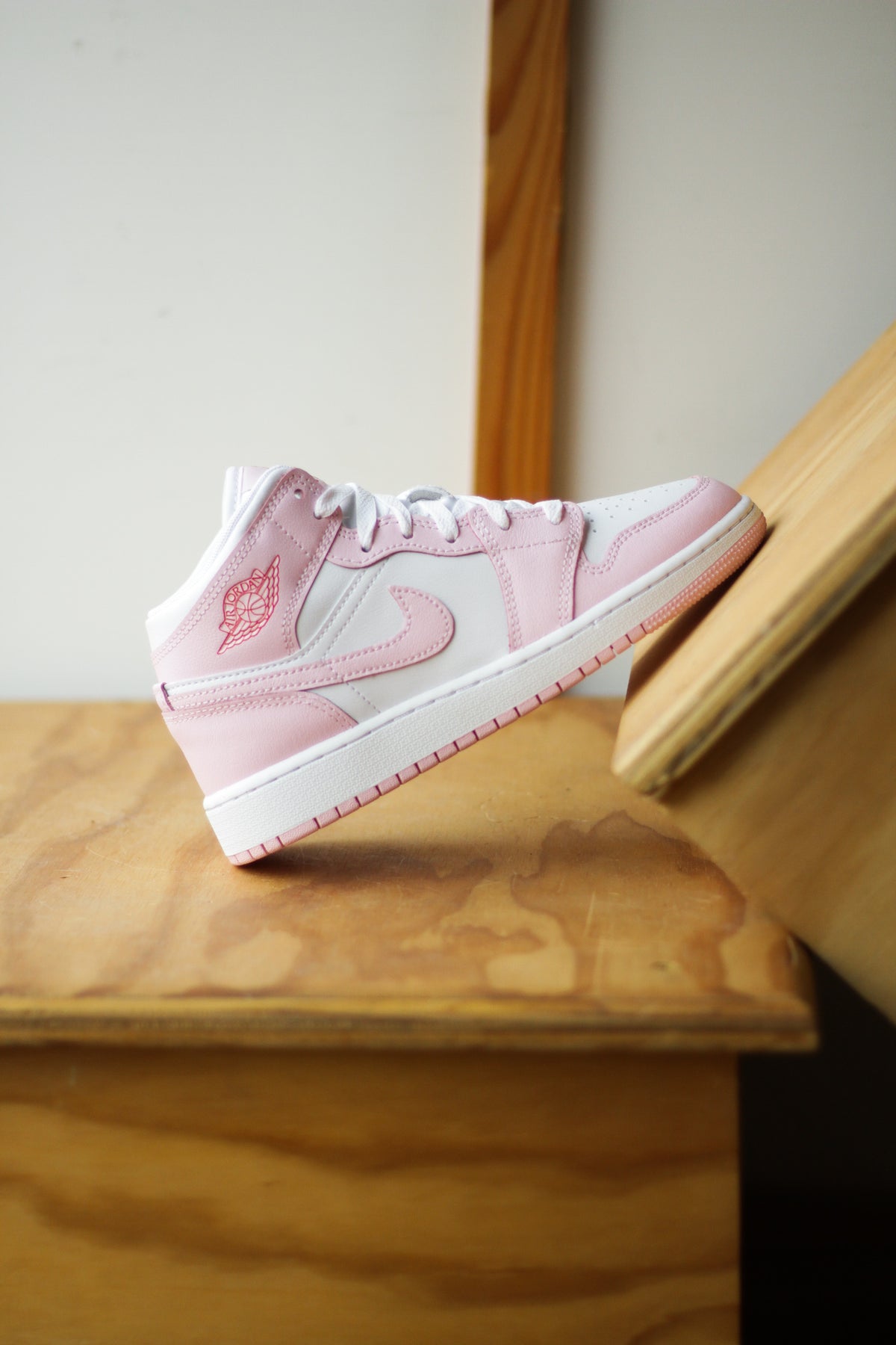 wmns air jordan 1 mid pink