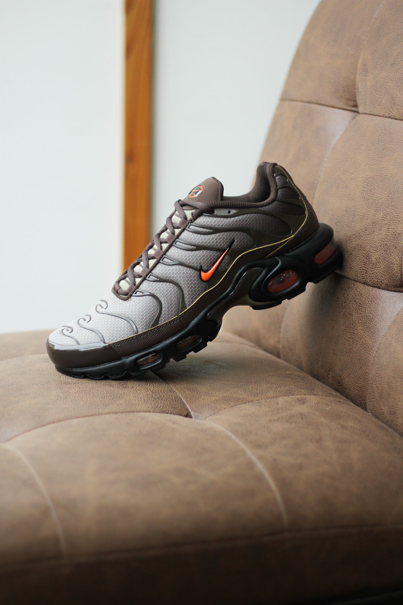 brown air max plus