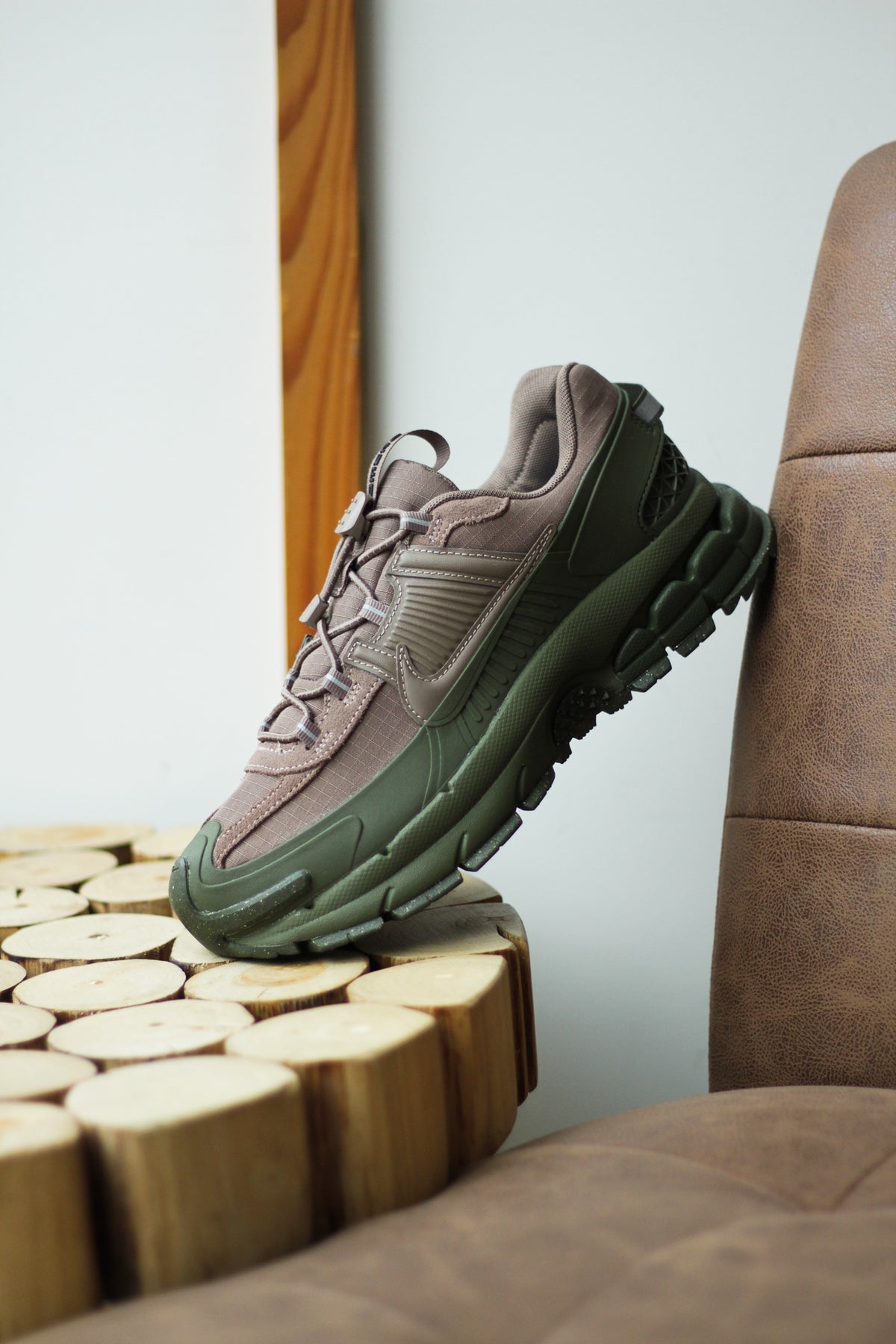 ◆正規品◆NIKE ZOOM VOMERO ROAM MINK BROWN◆関税/送料無料◆ ZOOM VOMERO ROAM 