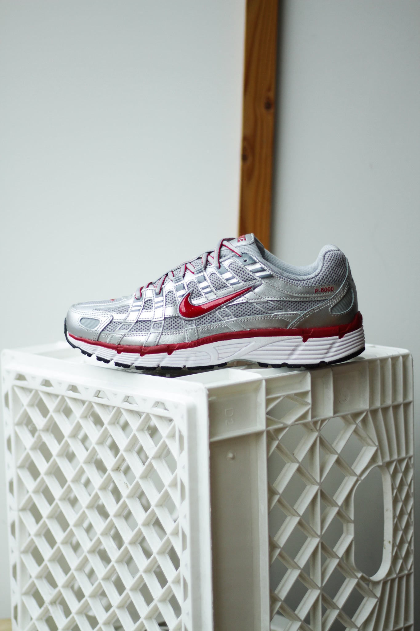 ◆正規品◆NIKE P-6000 LLIC SILVER GYM RED◆関税/送料込◆ Nike P-6000 Metallic Silver Gym Red Men's - CD6404-024 - US