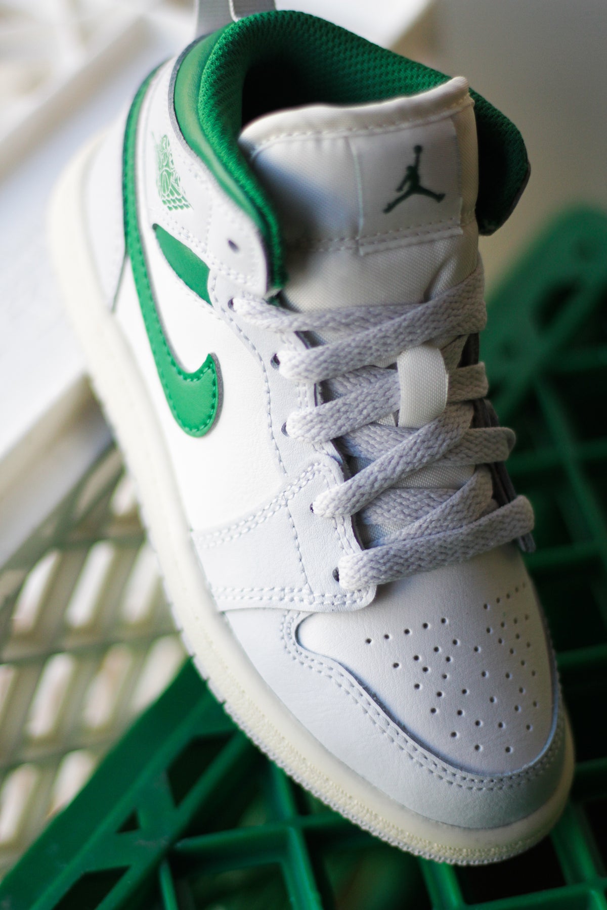 国内配送 NIKE AIR JORDAN 1 MID S.WHITE/P.GREEN-P.PLATINUM JORDAN 1 MID (PS)