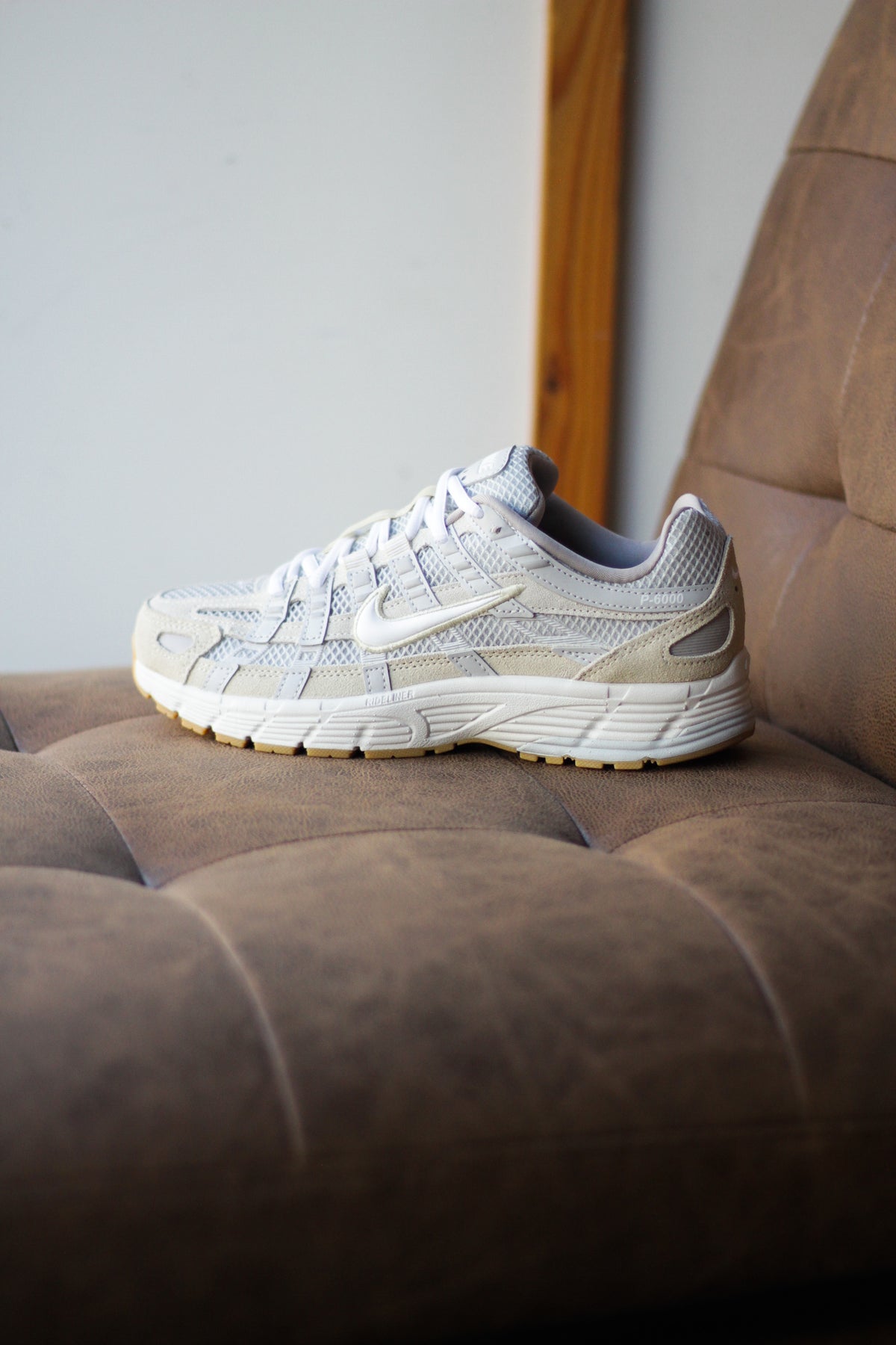 靴 Nike Women's P-6000 Photon Dust/White Nike Wmns P-6000 Photon Dust / White - Jan 2025 - HV4312025