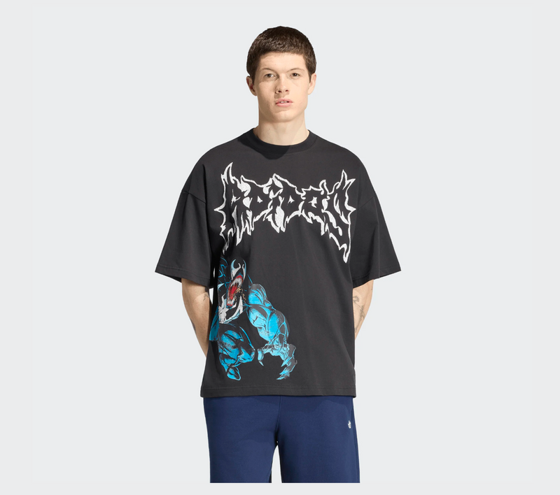  FOOTBALL TEE ブラック サッカー インスパイアード ADIDAS GRAPHIC T-SHIRT VENOM 