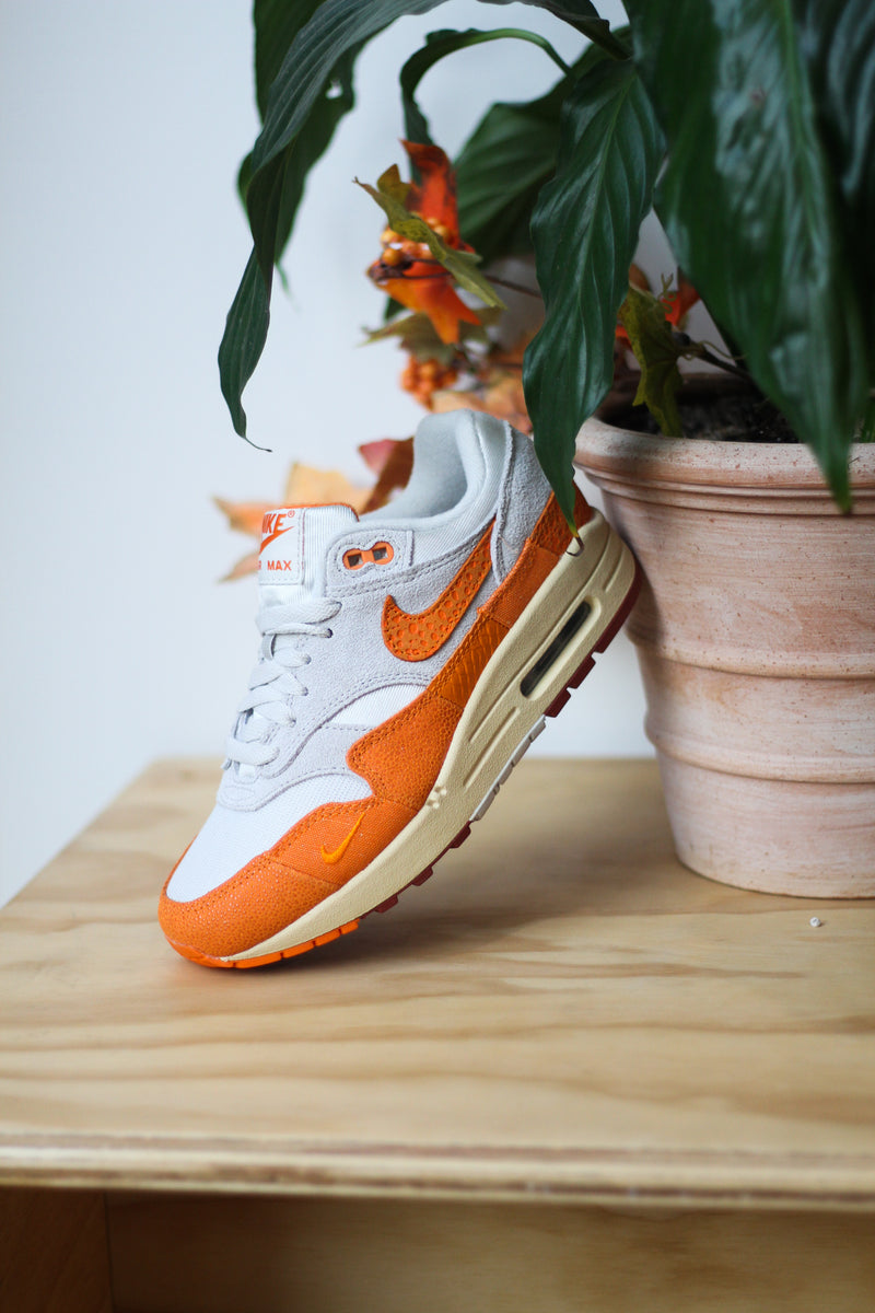W AIR MAX 1 "MAGMA ORANGE"