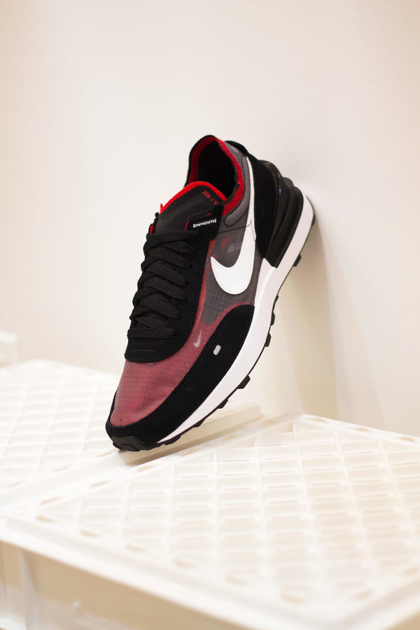 NIKE WAFFLE ONE SE "BLK/SPORTS RED"