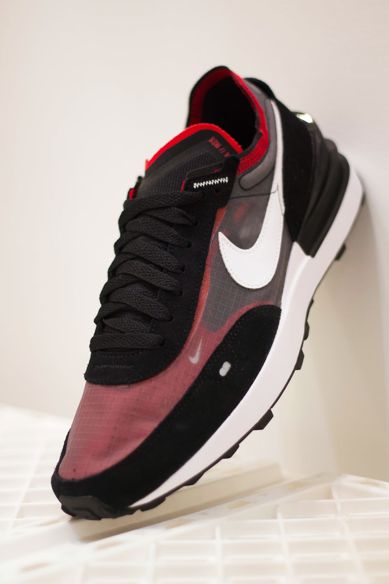 NIKE WAFFLE ONE SE "BLK/SPORTS RED"