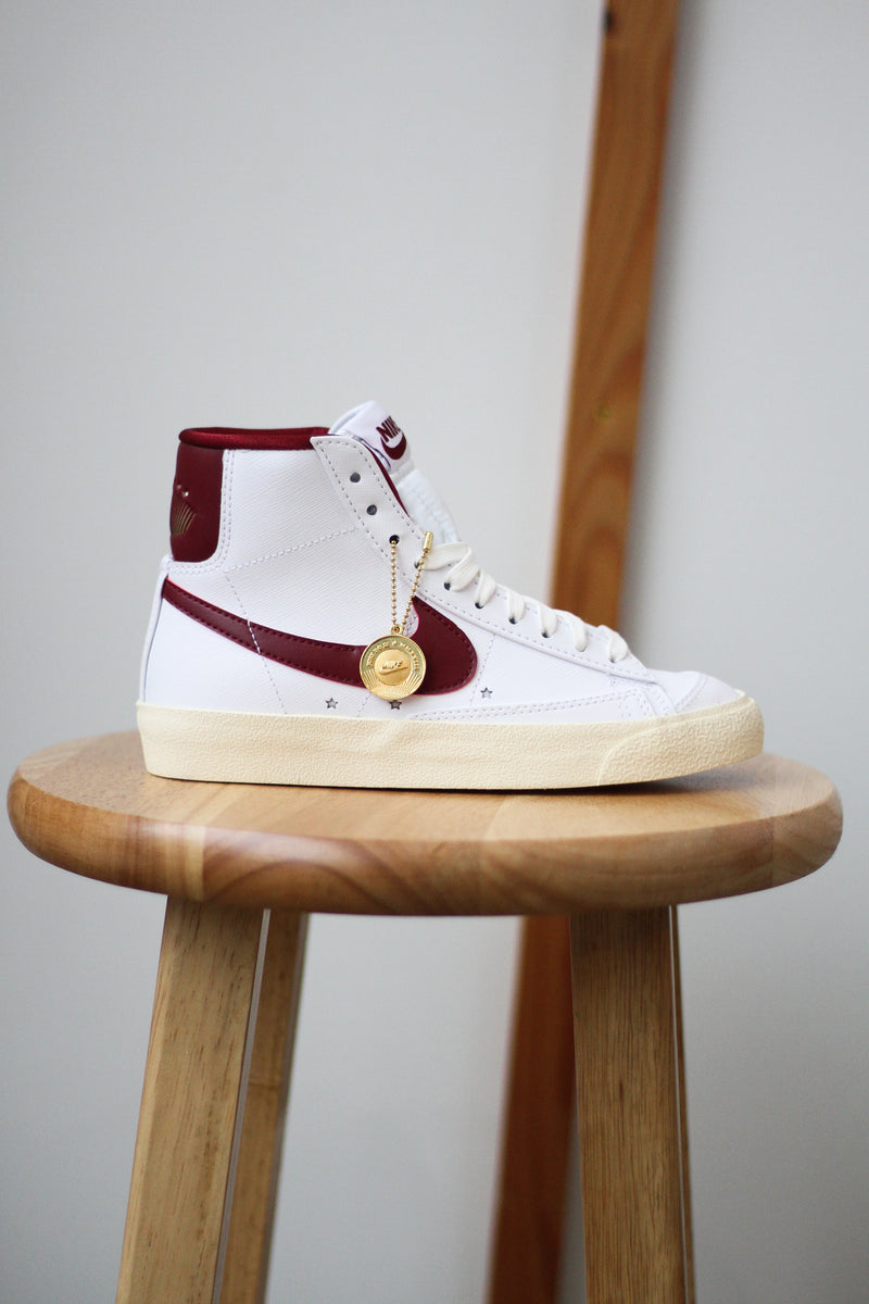 W BLAZER MID '77 SE "TEAM RED"