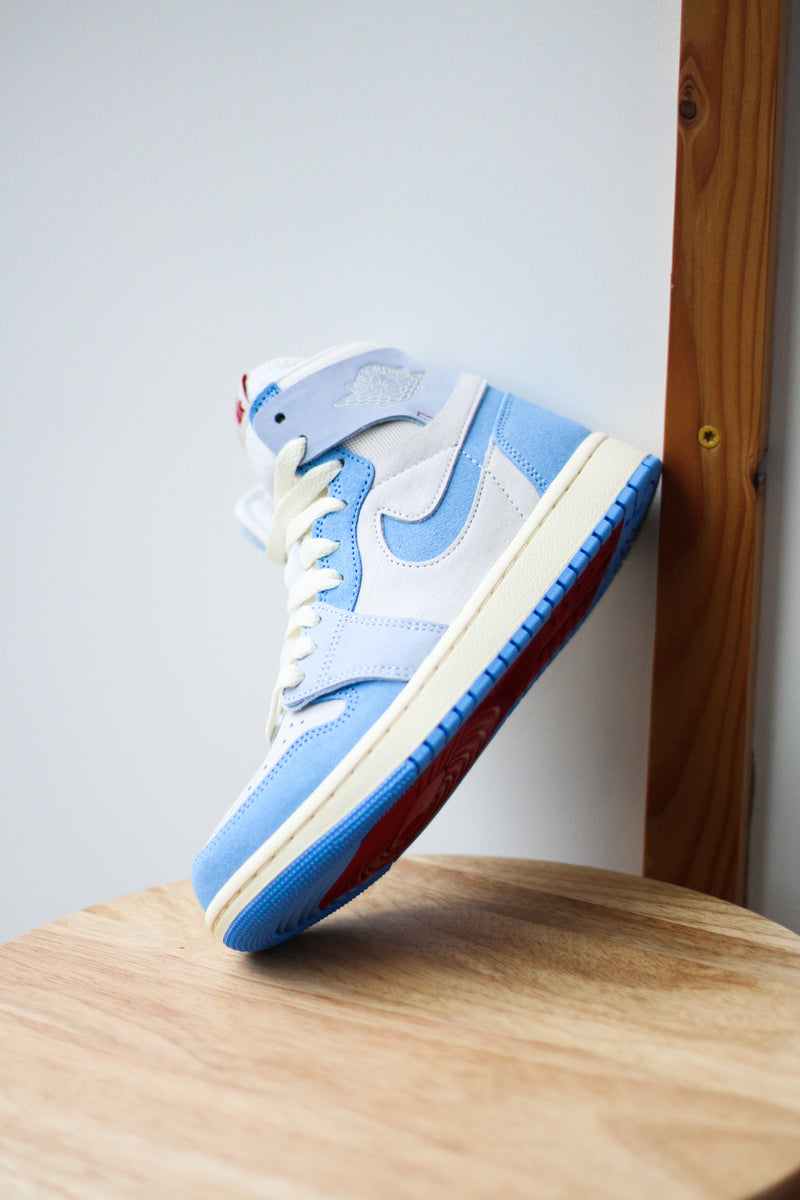 W AIR JORDAN 1 ZOOM CMFT 2 "UNIVERSITY BLUE"