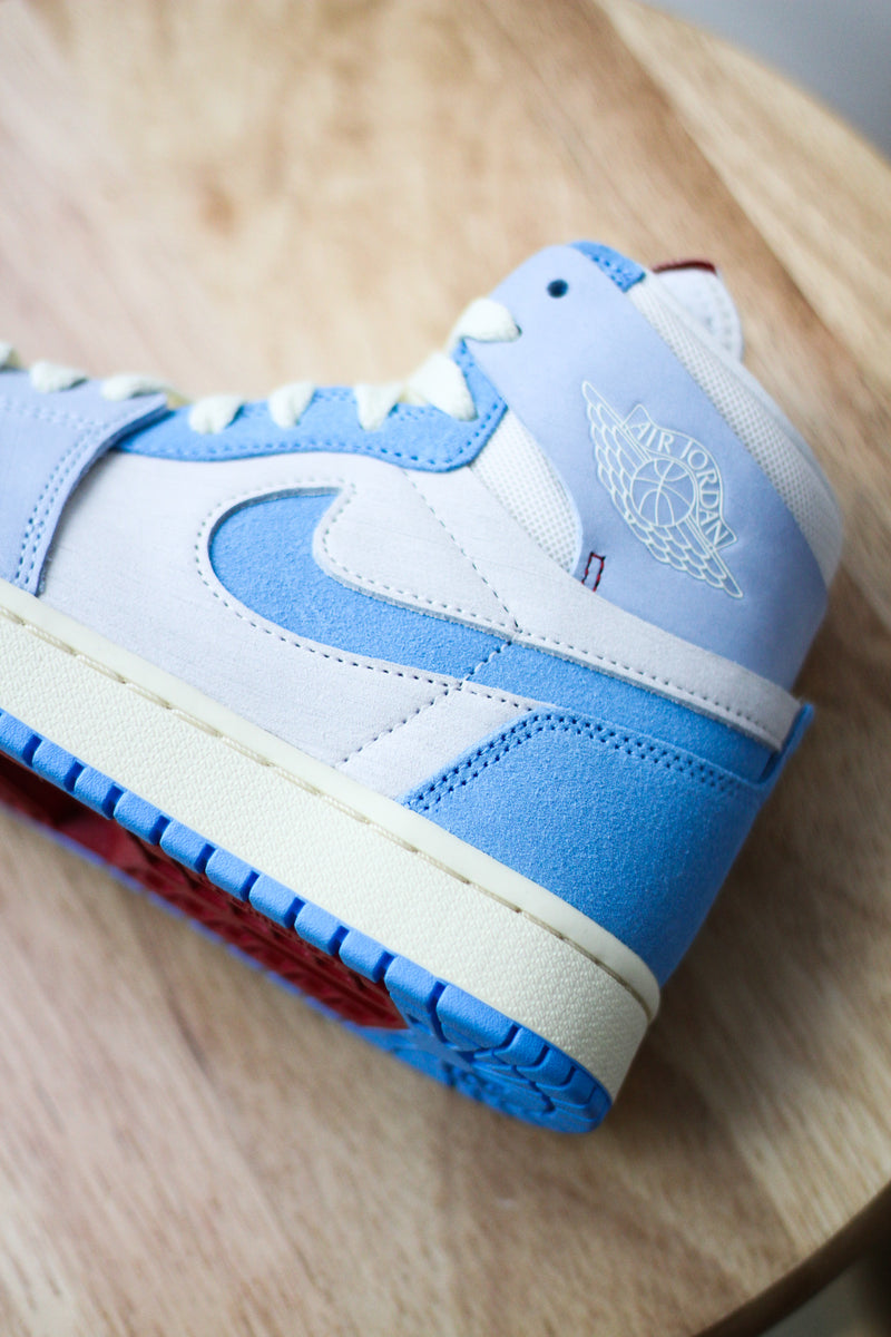 W AIR JORDAN 1 ZOOM CMFT 2 "UNIVERSITY BLUE"
