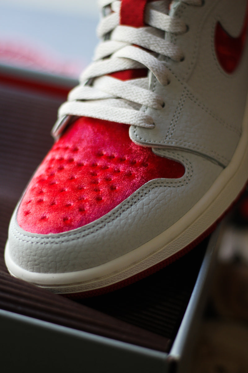 W AIR JORDAN 1 ZOOM CMFT 2 "VALENTINES DAY"