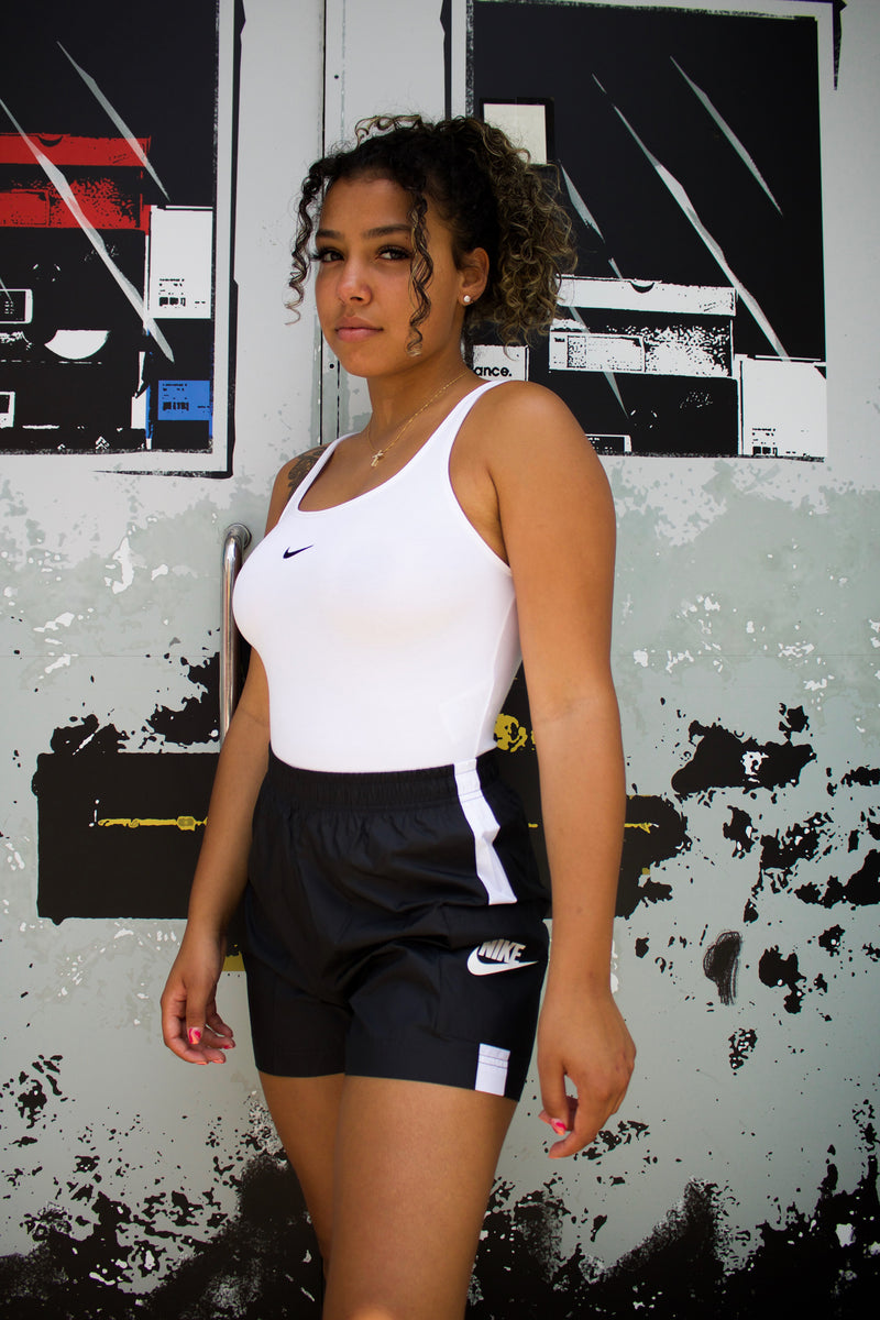 W NSW WOVEN SHORTS "BLK"