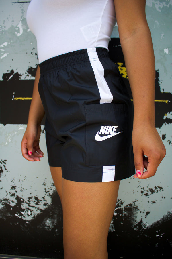 W NSW WOVEN SHORTS "BLK"