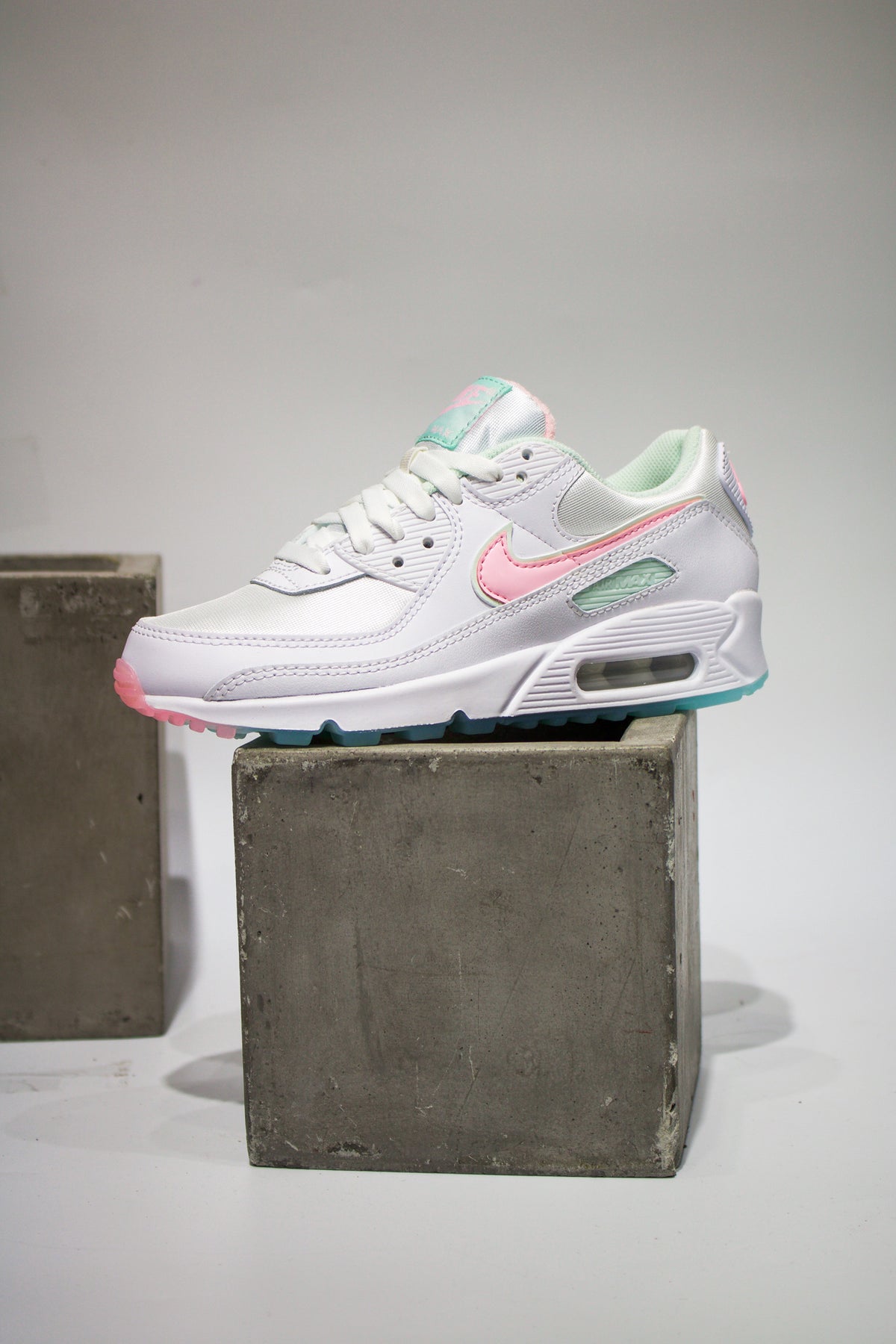 air max white arctic punch