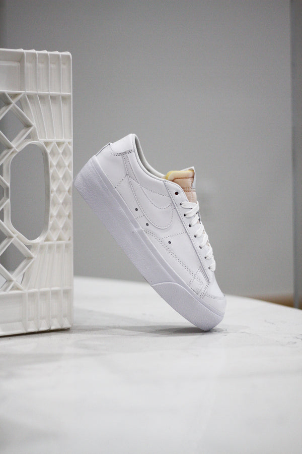 W BLAZER LOW PLATFORM "WHITE"