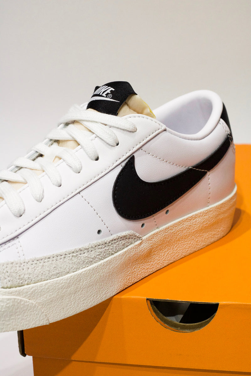 W NIKE BLAZER LOW '77 "WHITE/BLK"