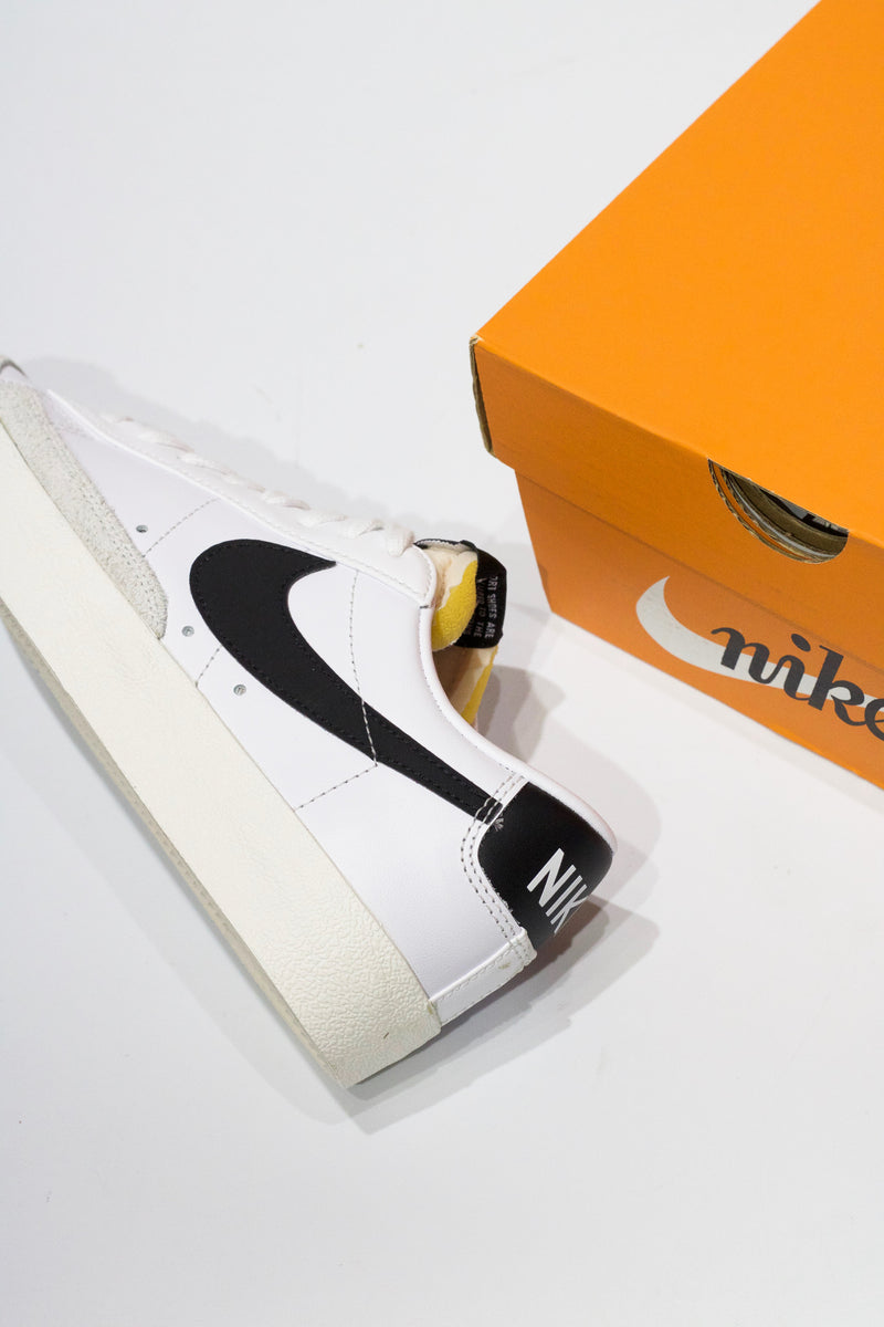 W NIKE BLAZER LOW '77 "WHITE/BLK"