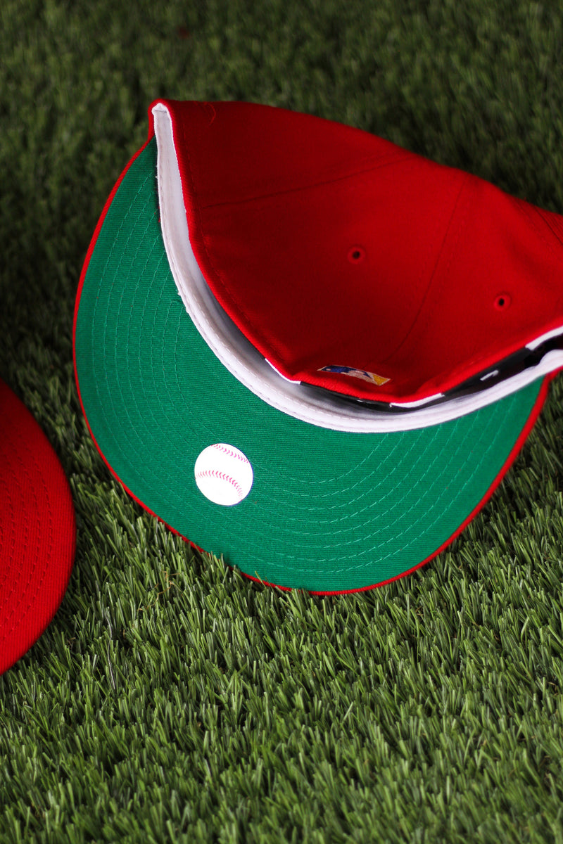 1979 SEATTLE MARINERS RED FITTED W/ GREEN UNDER VISOR