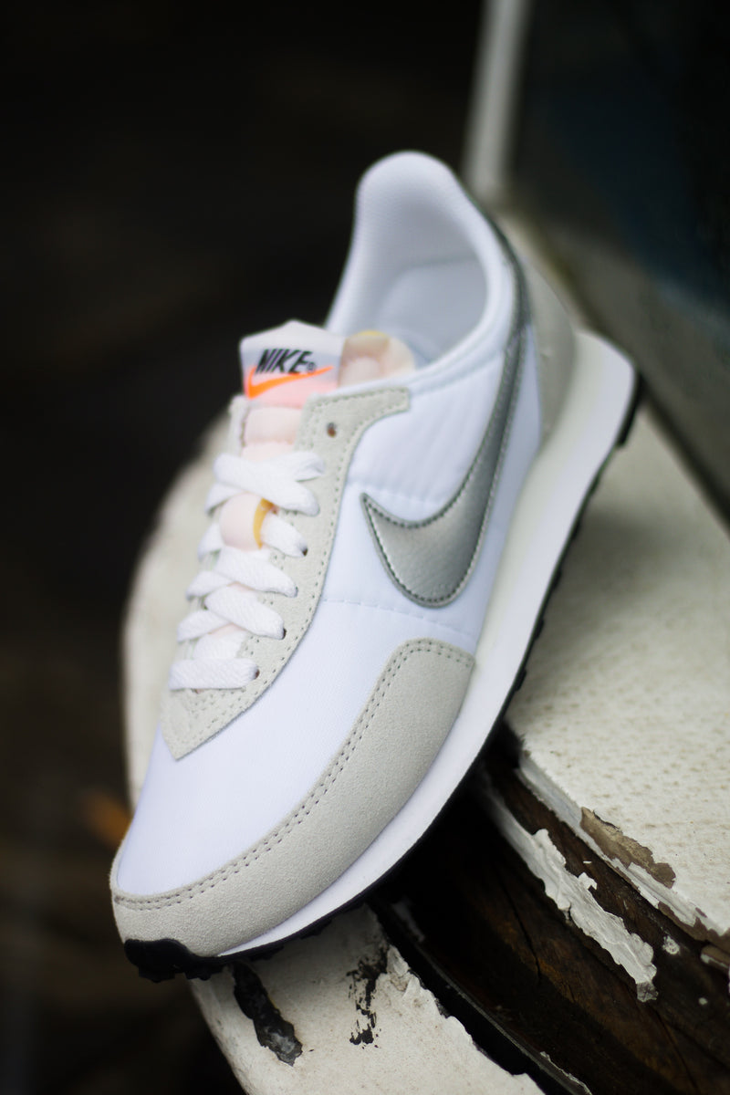 W NIKE WAFFLE TRAINER