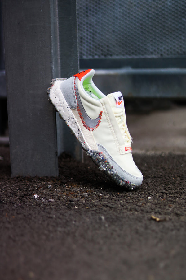 W NIKE WAFFLE RACER CRATER "COCONUT MILK/SILVER"