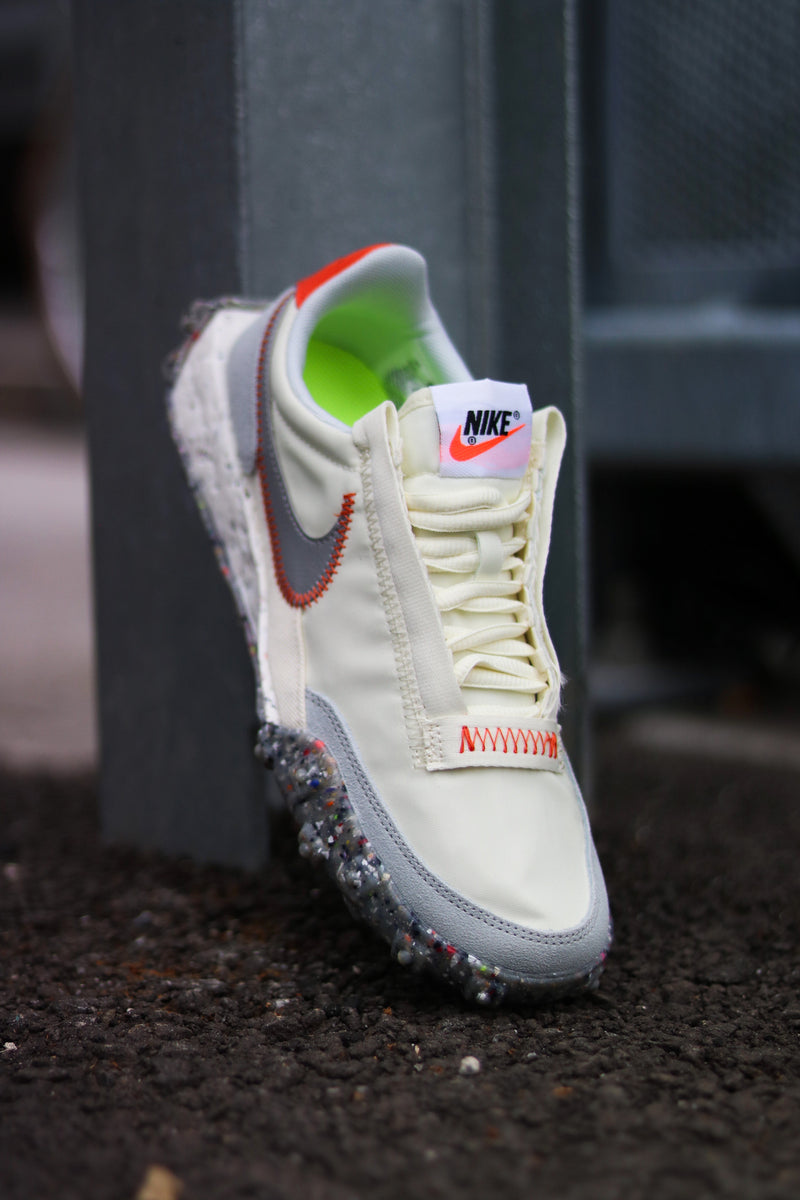 W NIKE WAFFLE RACER CRATER "COCONUT MILK/SILVER"