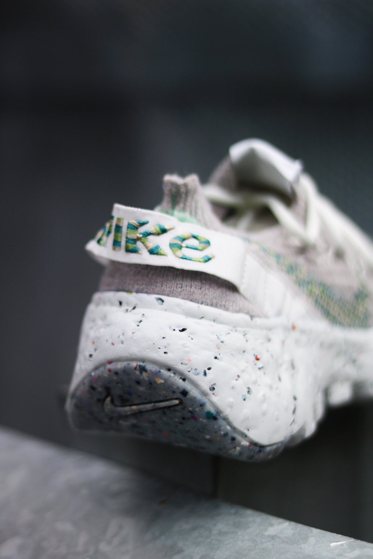 W NIKE SPACE HIPPIE 04 