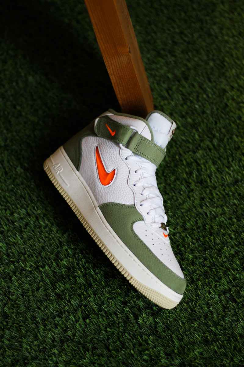 Nike Air Force 1 Mid QS 8.5 / White/Total Orange-Oil Green