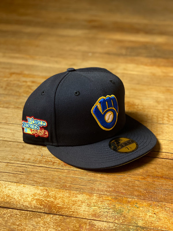 1982 MILWAUKEE BREWERS NAVY FITTED W/ KIWI UNDER VISOR
