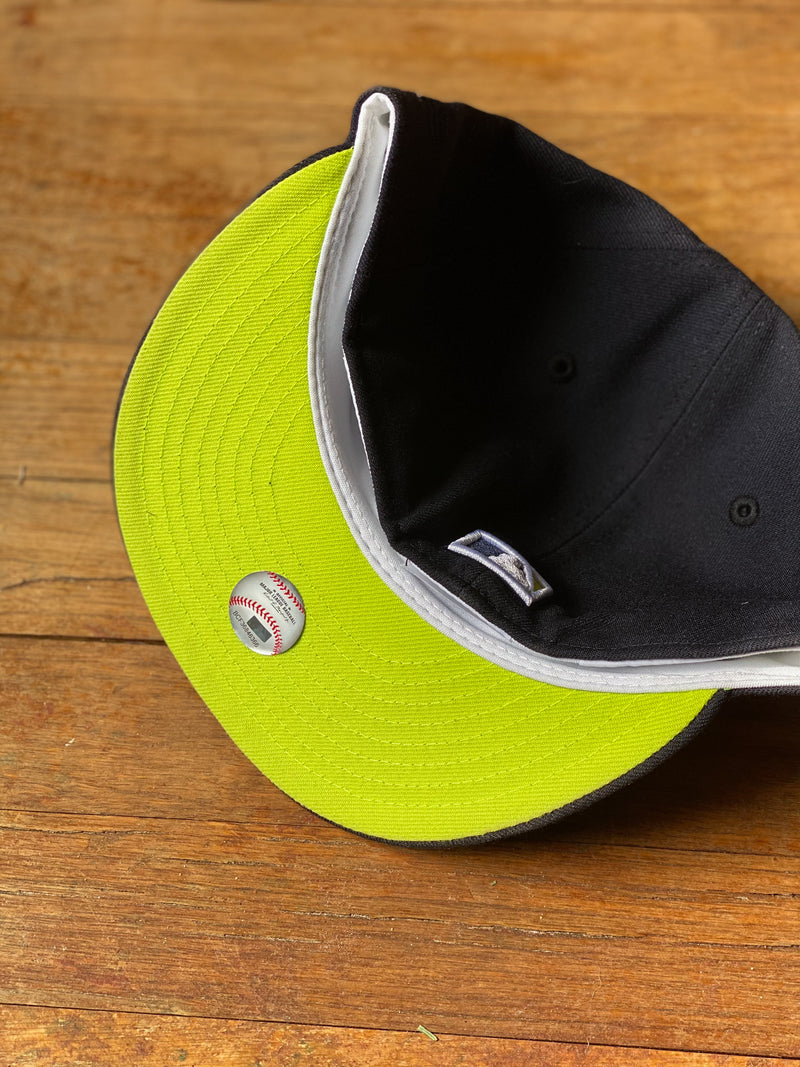 1982 MILWAUKEE BREWERS NAVY FITTED W/ KIWI UNDER VISOR