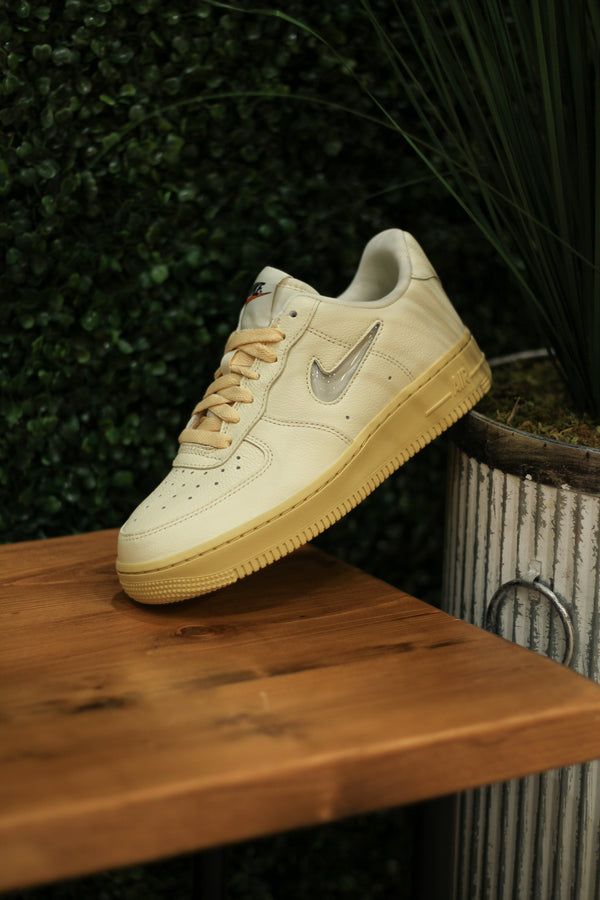 W AIR FORCE 1 '07 LX "COCONUT MILK"