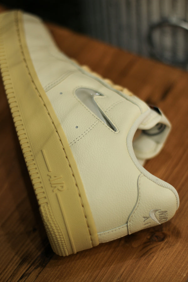 W AIR FORCE 1 '07 LX "COCONUT MILK"