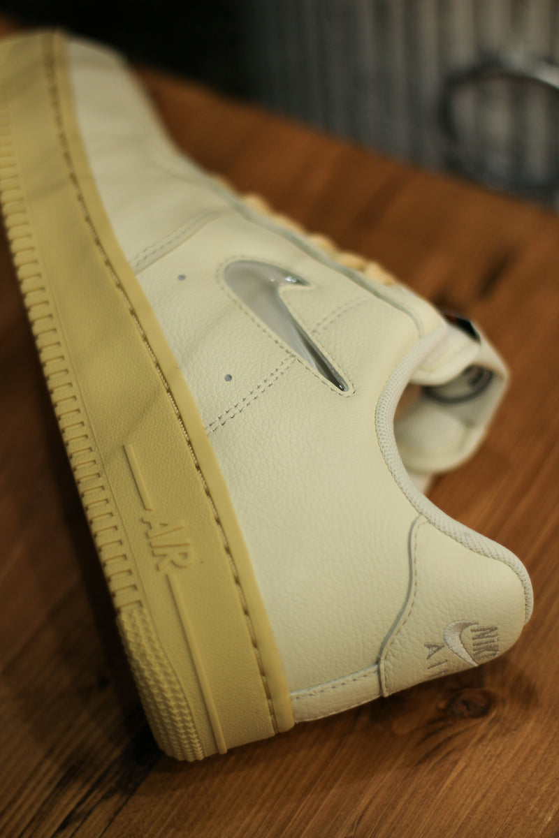 W AIR FORCE 1 '07 LX "COCONUT MILK"