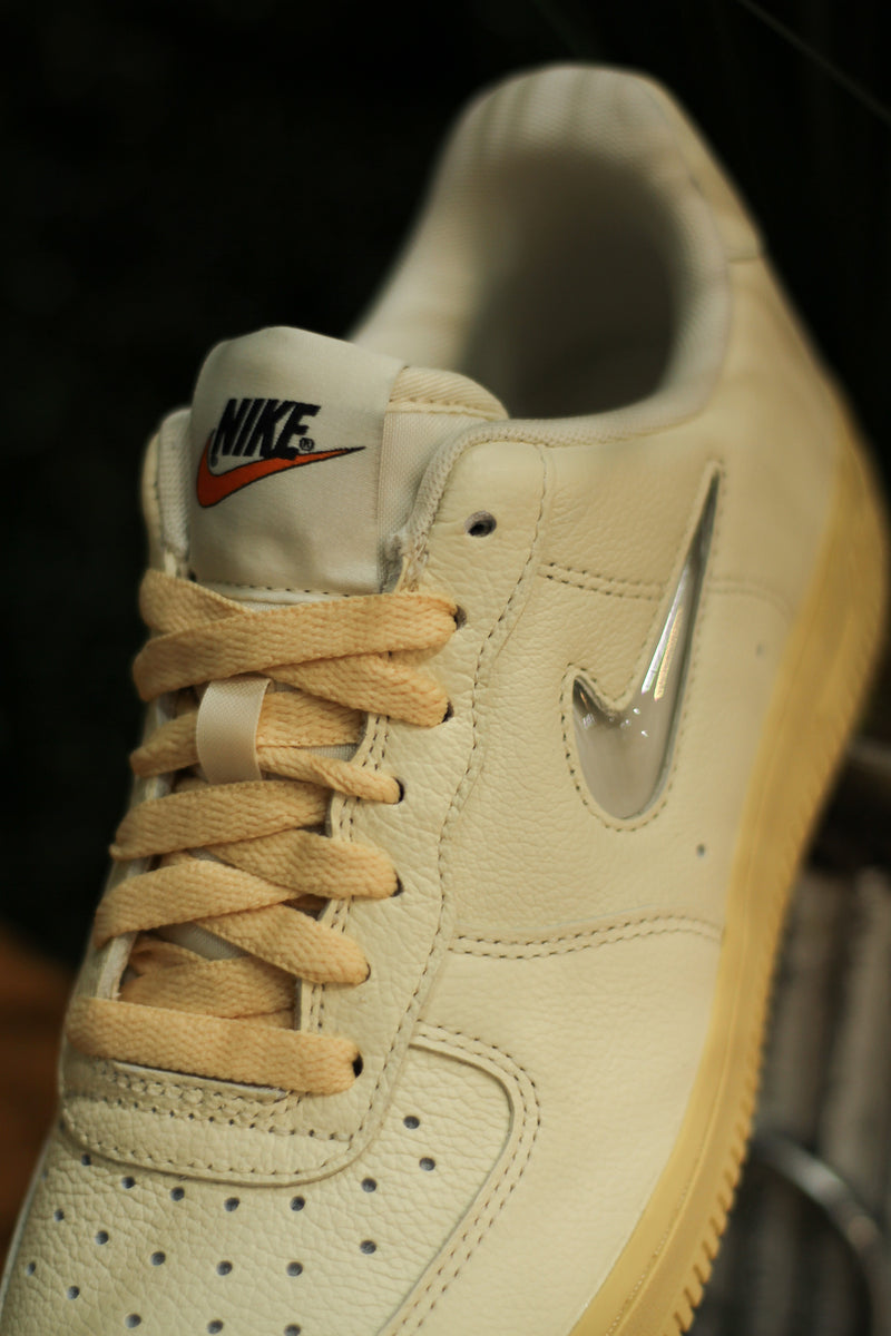 W AIR FORCE 1 '07 LX "COCONUT MILK"