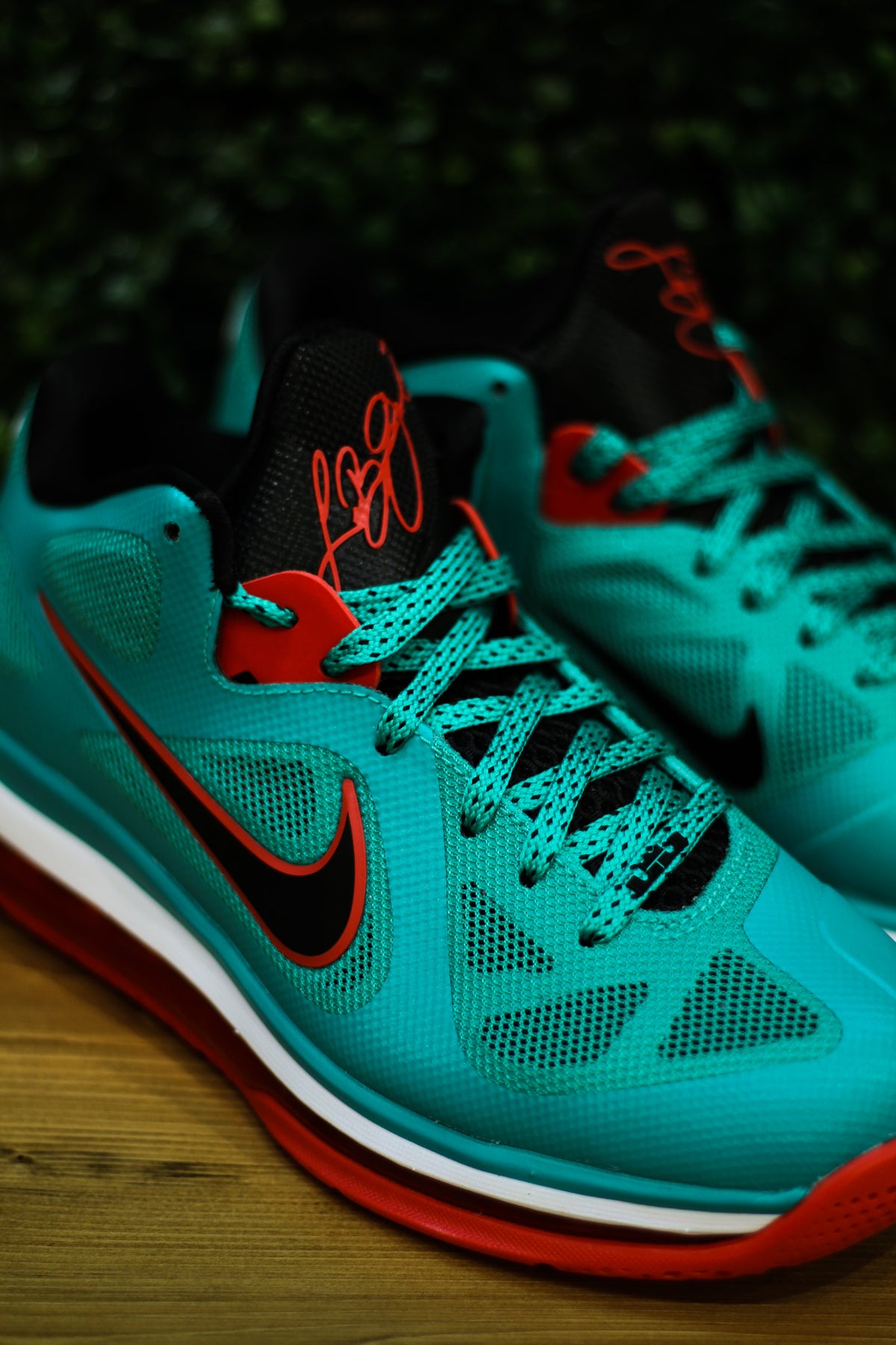 NIKE LEBRON IX LOW  レブロン9ロー Nike LeBron 9 Low Men's Shoes. Nike IL