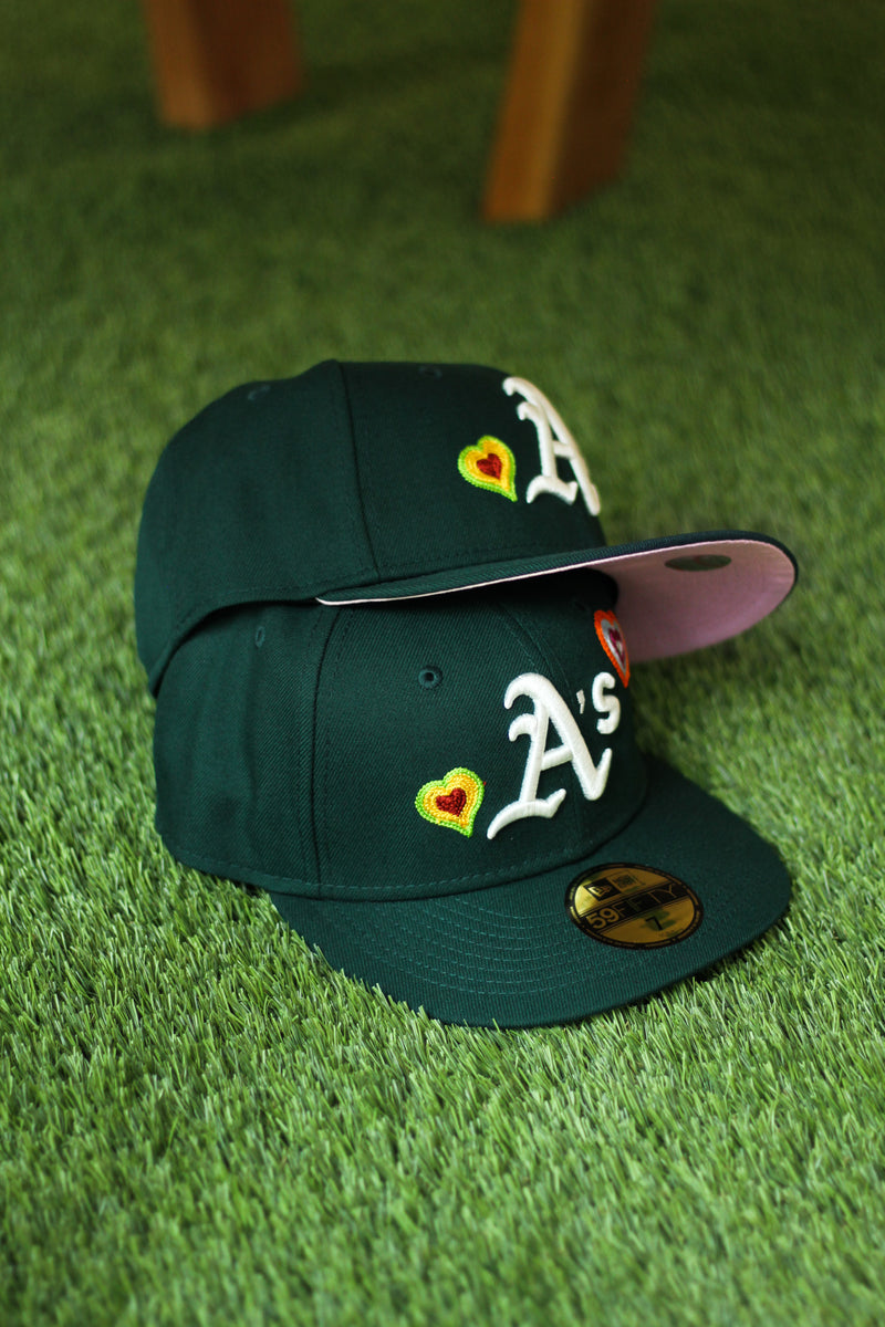 OAKLAND ATHLETICS CHAIN STITCH HEART FITTED W/ PINK UNDER VISOR