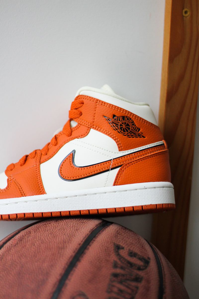 W AIR JORDAN 1 MID "SPORT SPICE"