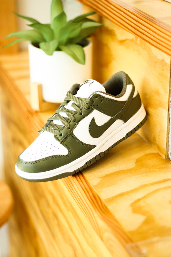 W DUNK LOW "MEDIUM OLIVE"