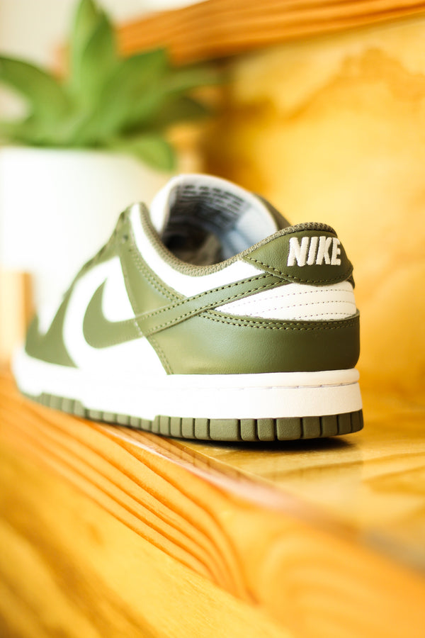 W DUNK LOW "MEDIUM OLIVE"
