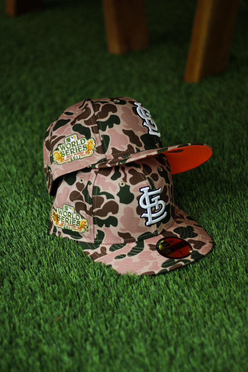 ST LOUIS CARDINALS DUCK CAMO FITTED W/ ORANGE UNDER VISOR