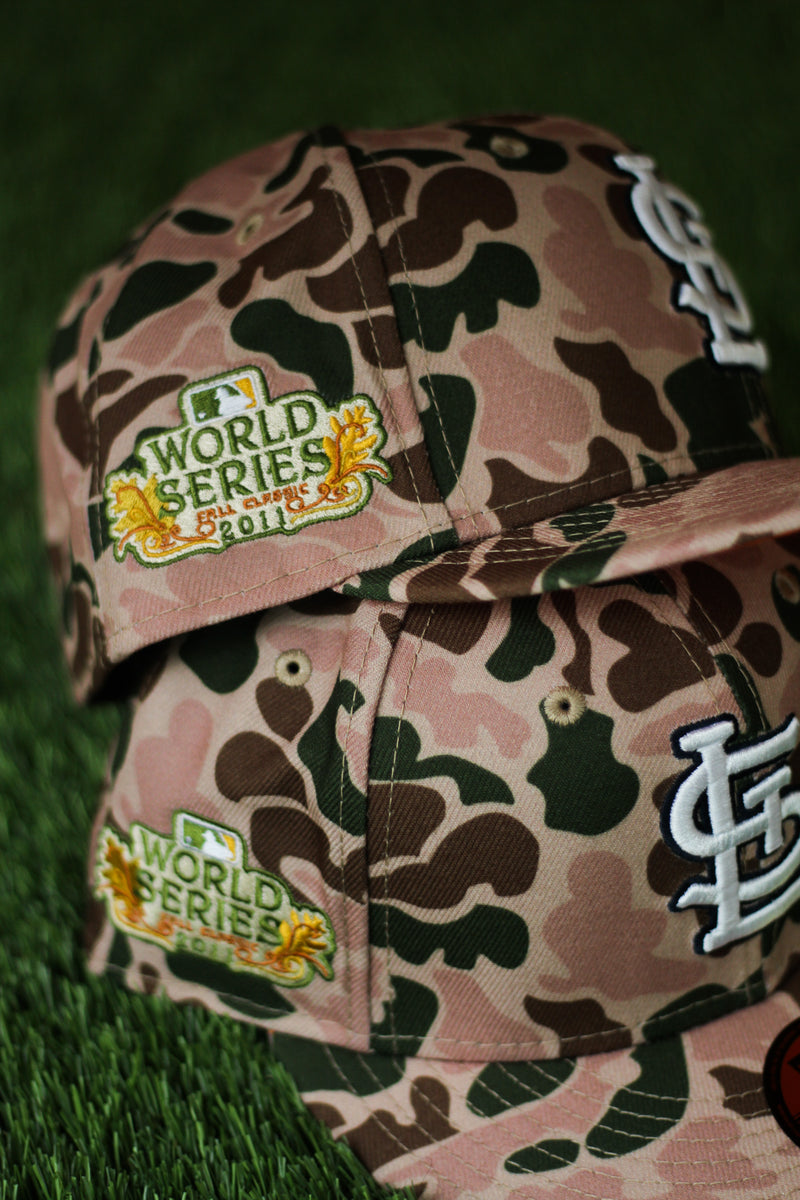 ST LOUIS CARDINALS DUCK CAMO FITTED W/ ORANGE UNDER VISOR