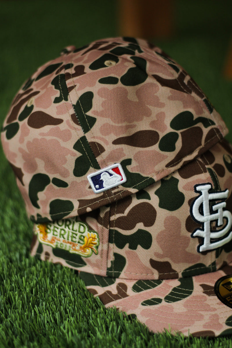 ST LOUIS CARDINALS DUCK CAMO FITTED W/ ORANGE UNDER VISOR