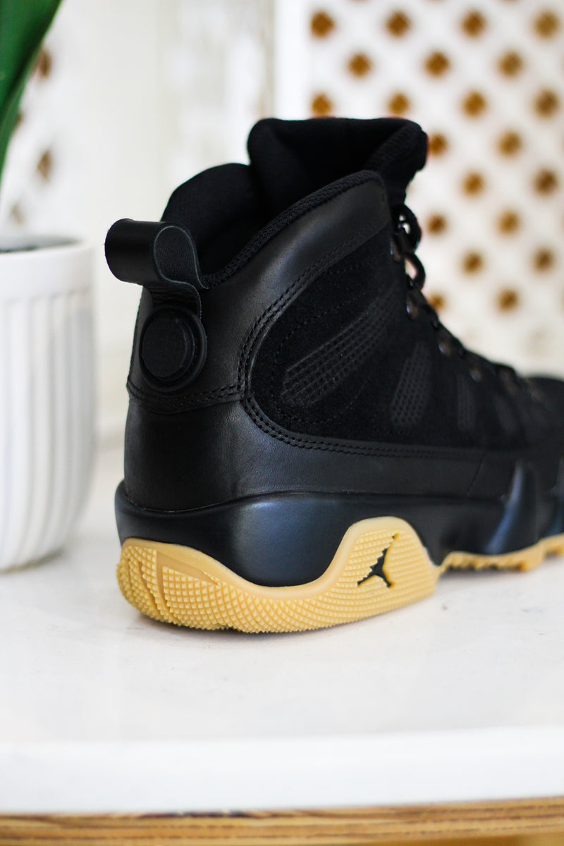 AIR JORDAN 9 RETRO BOOT "BLACK/GUM"