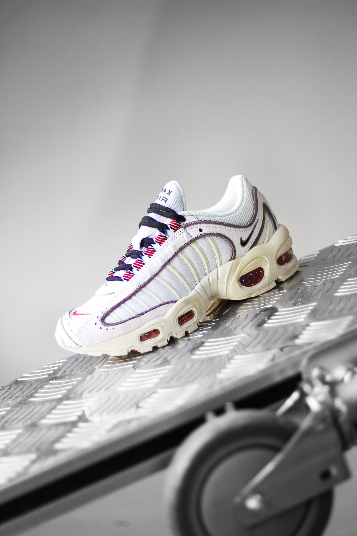 nike air max tailwind white and red
