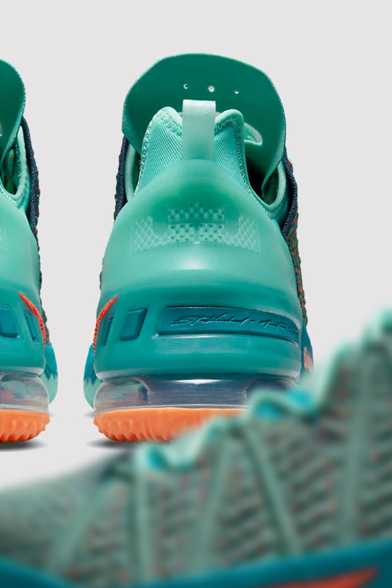 LEBRON XVIII "HYPER CRIMSON"