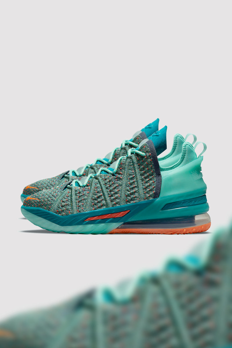 LEBRON XVIII "HYPER CRIMSON"