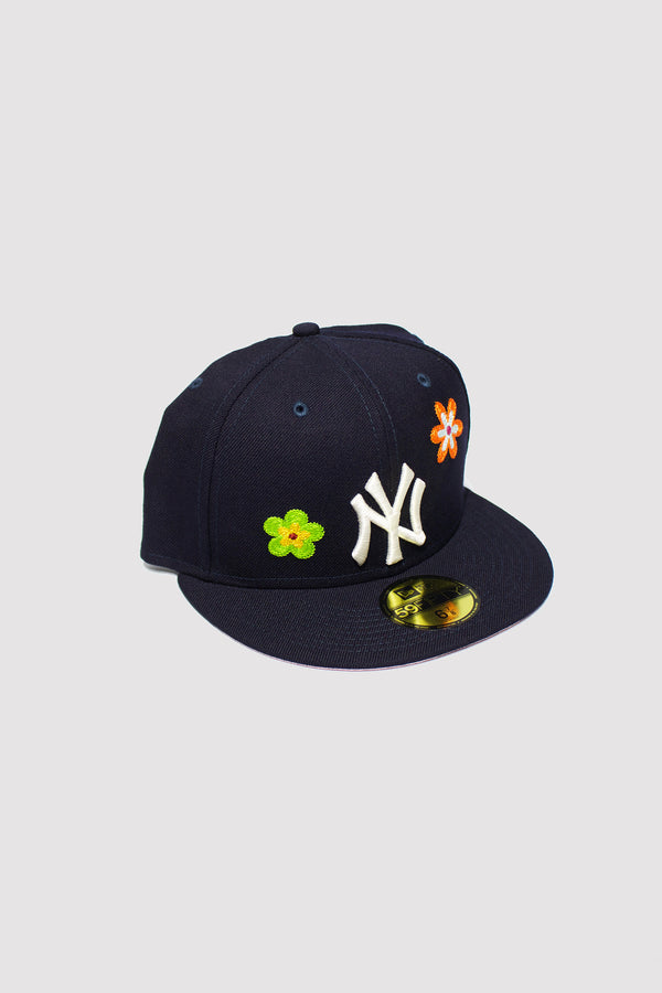 NEW YORK YANKEES FLORAL FITTED W/ PINK UNDER VISOR